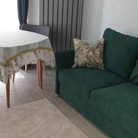 Alexandra Alezzi Apartamento *