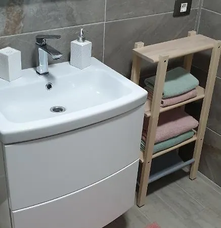 Alexandra Alezzi Appartement *
